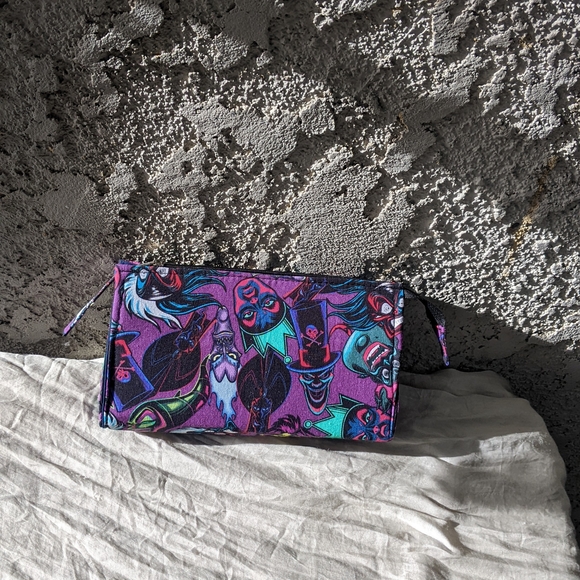 Disney Villians Crossbody Bag - Picture 4 of 7